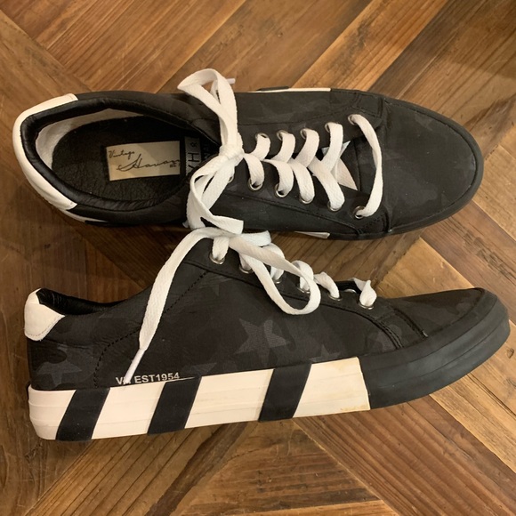 Shoes - RARE Vintage Havana black stars sneakers